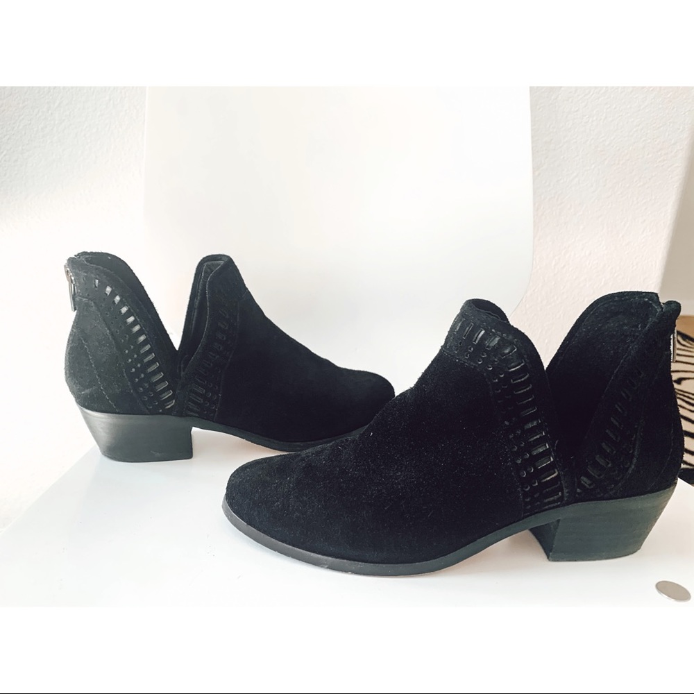 Vince Camuto ankle philena suede boots . Size 61/2